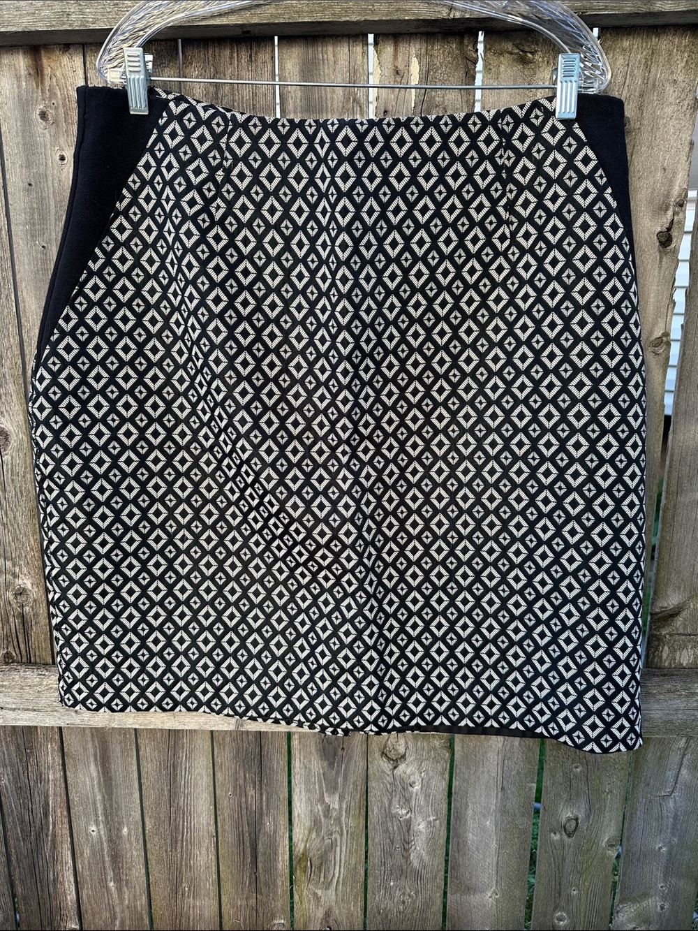Black and White Geometric Patterned Pencil Skirt